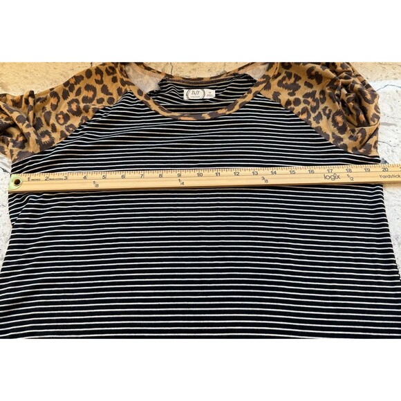 Maurices Striped Leopard Top Size Medium Black Brown 3/4 Sleeve Tee Shirt NWOT - Picture 6 of 8